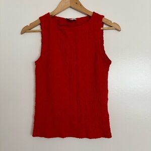 Evevere Avah Textured Tank in poppy